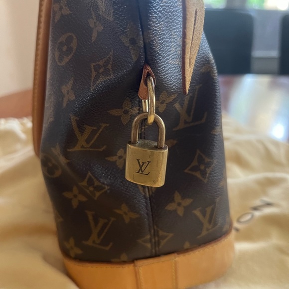 Monogram,authentic.Very good condition, with dustbag and box. - Picture 9 of 10